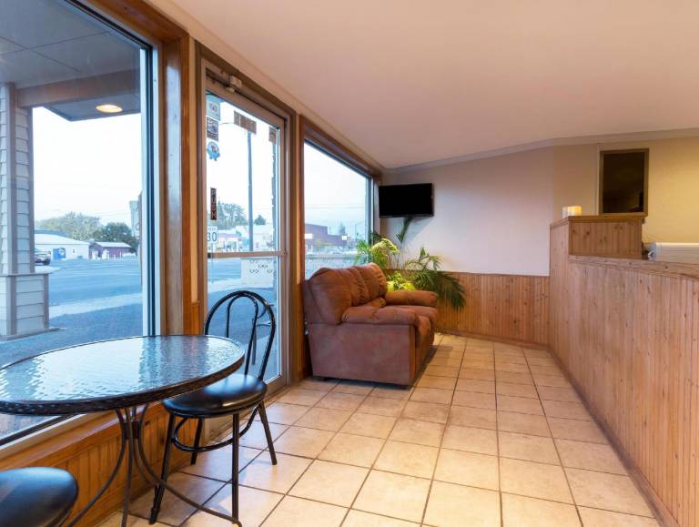 Knights Inn - Baker City OR in Baker City, OR
