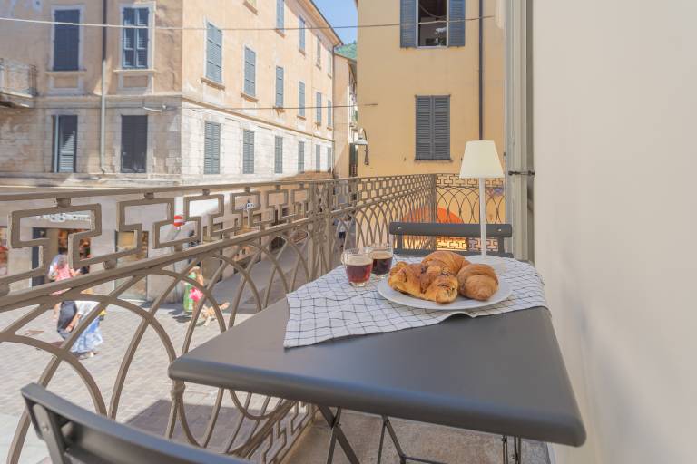 Children-friendly pleasant apartment with terrace | Close to Como Cathedral | City view | Pet-friendly — photo 4
