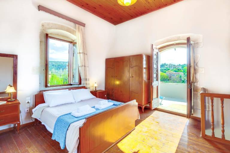 Villa with patio, grill & private pool in Apokoronas