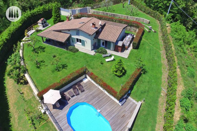 Family-oriented house with garden, hot tub & patio | Panoramic view | Dogs allowed — photo 2