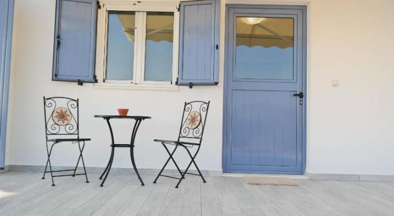 Charming apartment with yard & terrace | Pets are welcome in Naxos