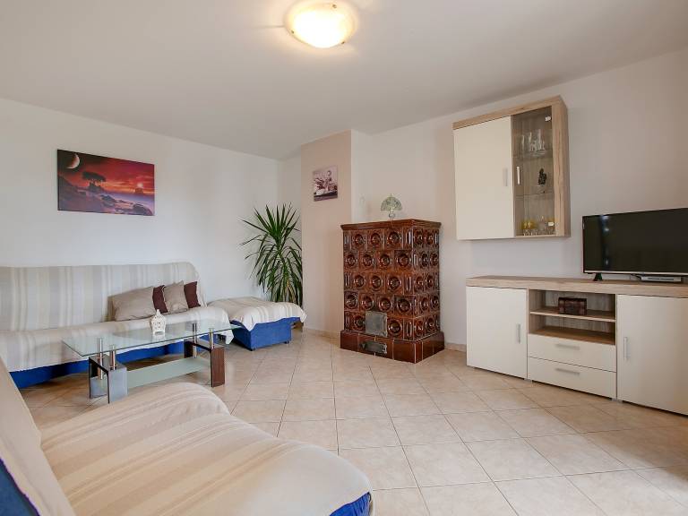 Fully equipped lovely apartment with patio & yard | Pet-friendly — photo 4