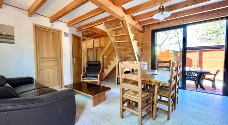 Vacation home with terrace, barbeque & yard in La Teste-de-Buch