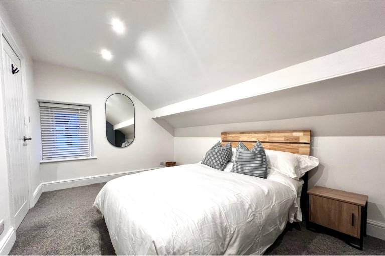 4 Bed House Sleeps 8 - Garden, Pets, Near Beach — photo 2