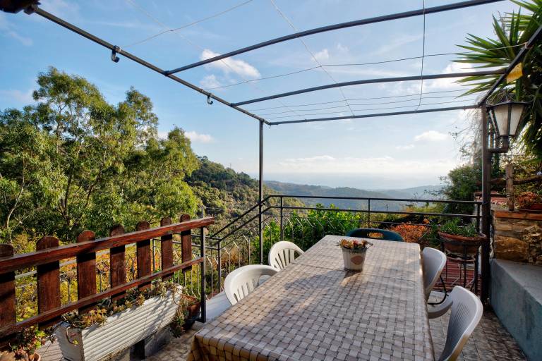 Holiday Home Dacia tra Cielo e Mare with Garden, Terrace & Wi-Fi in Alassio