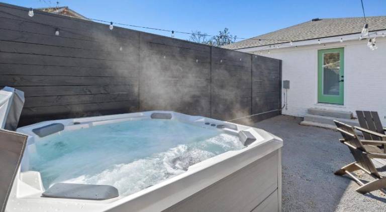 Wonderful vacation home with hot tub | Dogs allowed — photo 4