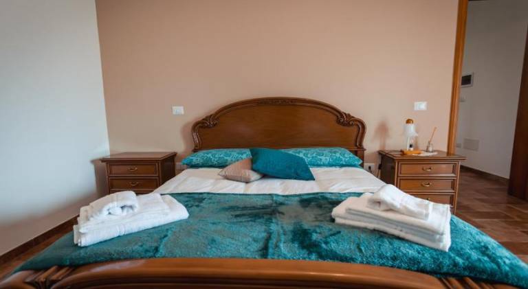 Holiday apartment with yard & terrace — photo 4