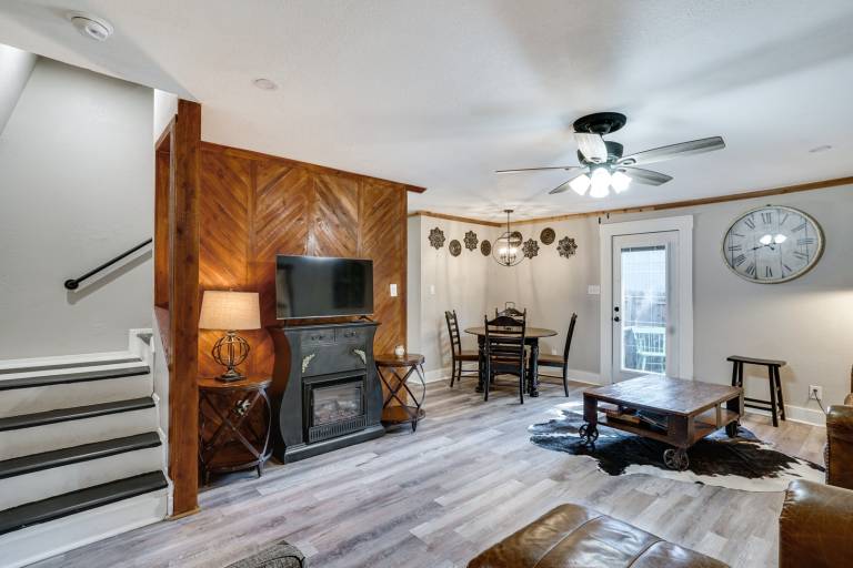 Pet-Friendly Granbury Home w/ Yard, Near Downtown! — photo 3