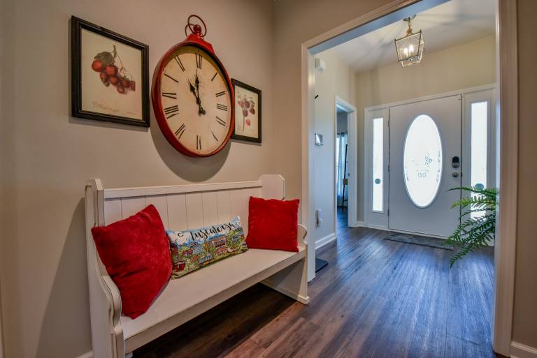 Vacation home with barbeque & yard | City view — photo 2