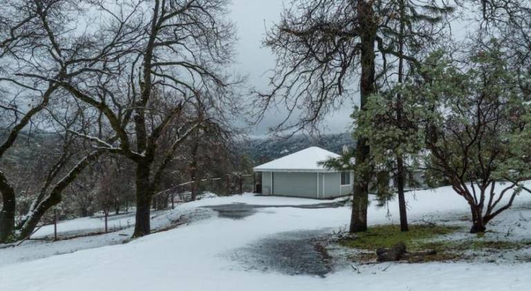 Vacation home | Suitable for remote work | Dogs allowed in Oakhurst, CA
