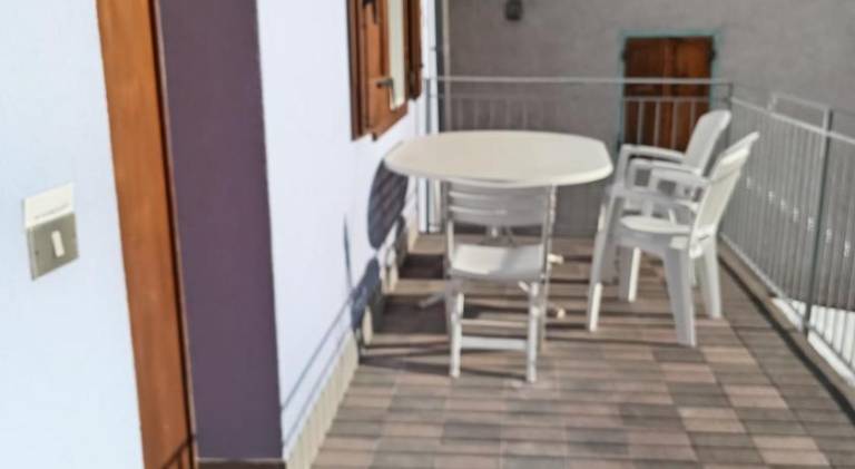 Rental apartment with patio — photo 3