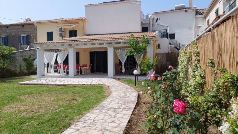 Cottage Acharavi