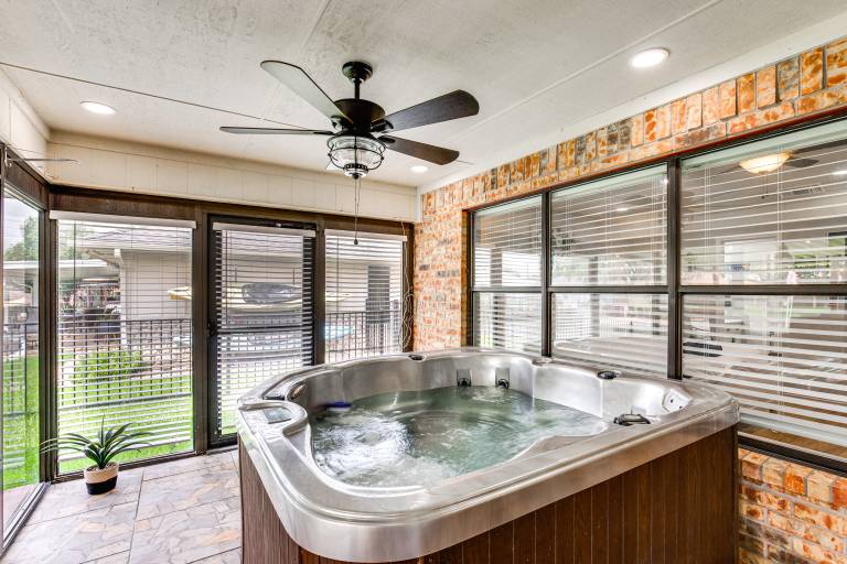 Home on Lake Granbury w/ Hot Tub: 5 Mi to Dtwn! — photo 2