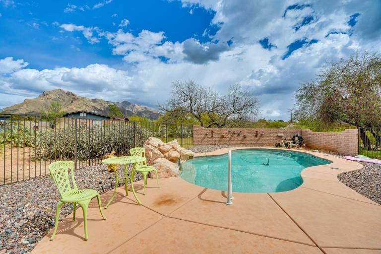 Peaceful Tucson Home w Pool 10 Mi to Downtown