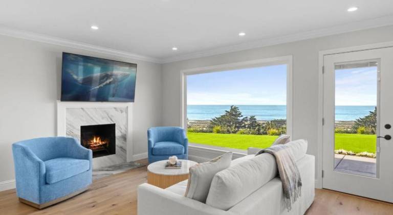 Vacation home with hot tub in San Mateo, CA