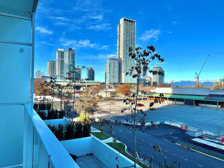 Condo  Whalley