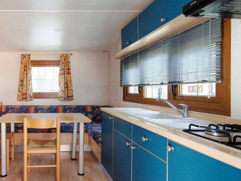 Mobile home with patio & pool — photo 5