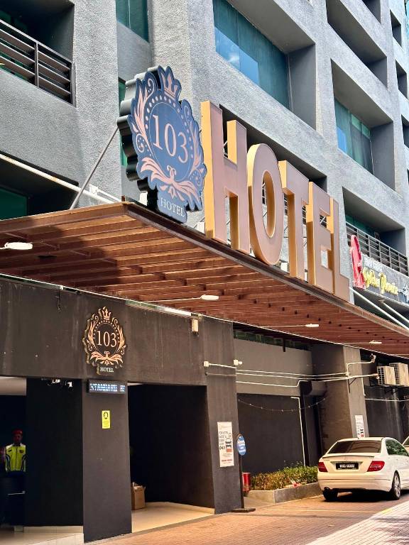 103 Hotel by manatidur
