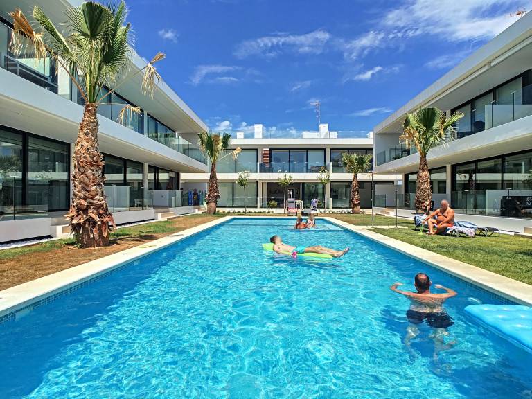 Apartment with pool, yard & terrace — photo 2