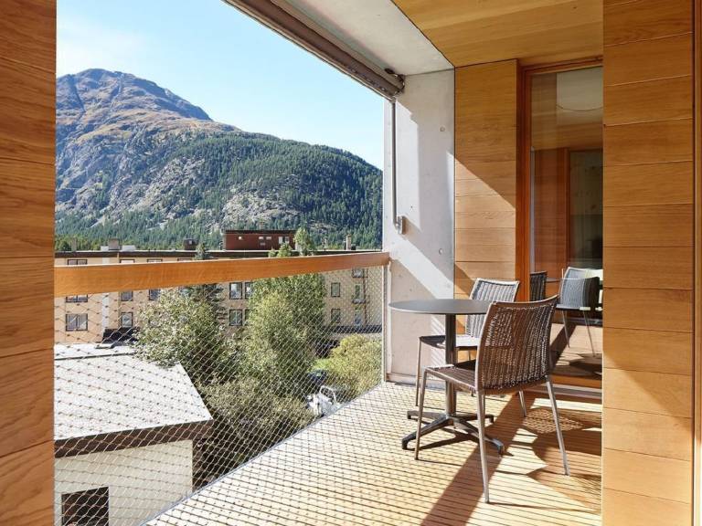 Apartment with sauna, yard & terrace in Pontresina