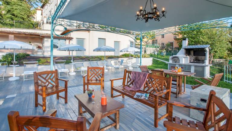 Villa with garden, sauna & BBQ | Pool view | Perfect for remote work — photo 2