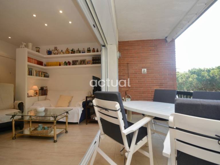 Apartment with yard — photo 3