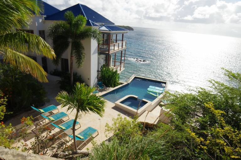 Villa Chocolate Hole