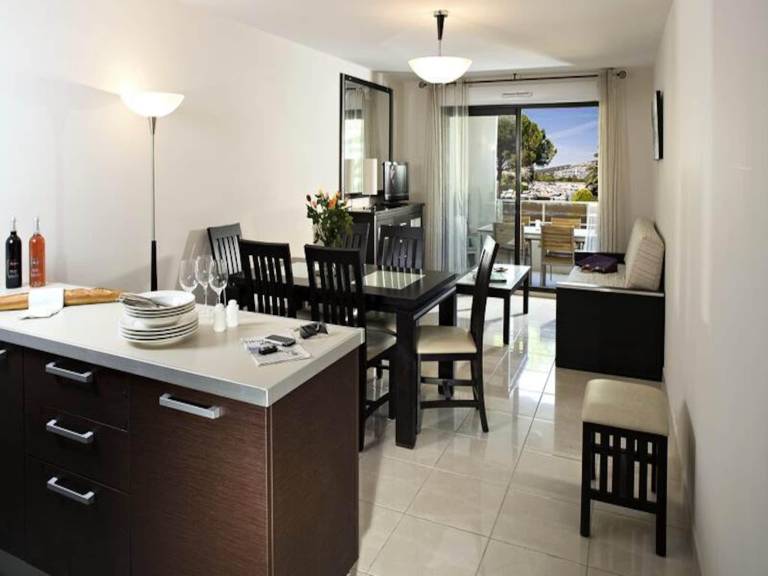 Beautiful apartment with terrace, pool & yard | Pets allowed — photo 2