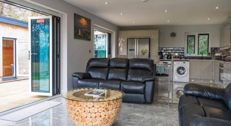 Pure relaxation at it's finest, offering moments of harmony and tranquillity - Sauna & Hot tub in Shanklin
