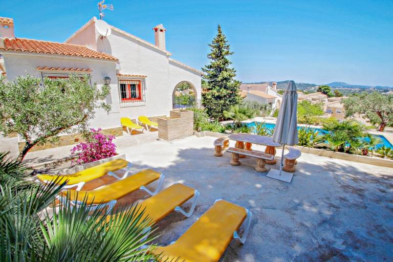 Fully equipped villa with private pool, garden & patio | City view | Perfect for remote work | Dogs allowed — photo 3