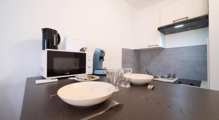 Appartement tout equipe a 600m de la gare ST Charles — photo 3
