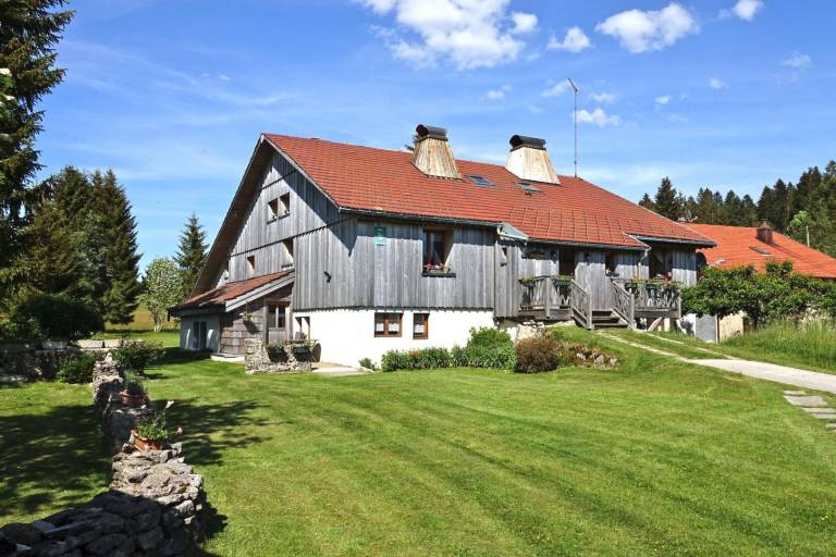 Beautiful gite with patio & BBQ | Dogs allowed in Pontarlier