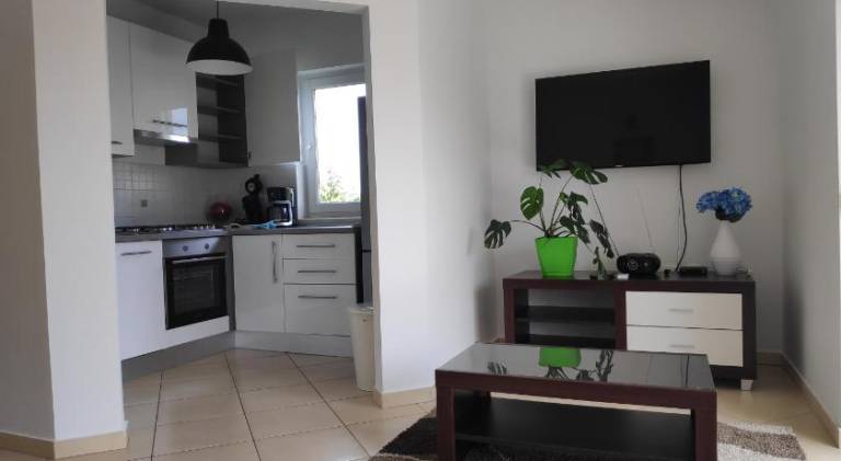Holiday apartment with 2 rooms for 6 persons in Tar-Vabriga