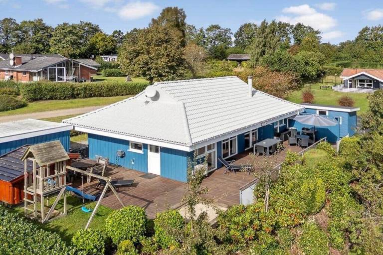 Children-friendly pleasant house with barbeque, terrace & hot tub | Pet-friendly in Kolding
