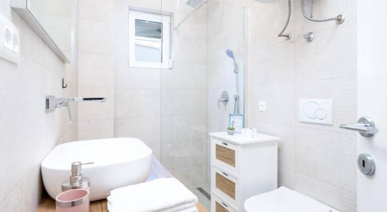 Apartment with pool — photo 2