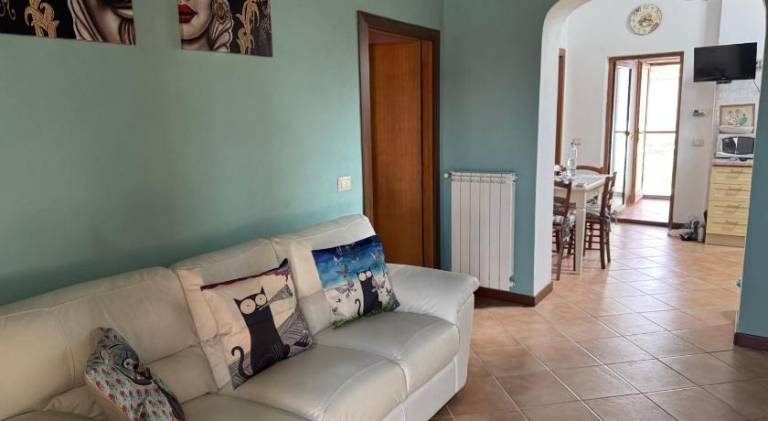 Beautiful vacation home with yard | Pets allowed — photo 2