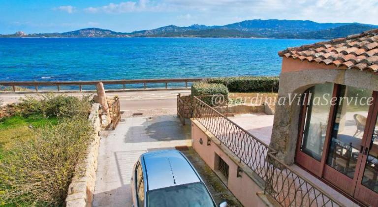 Villa with BBQ, terrace & yard — photo 5