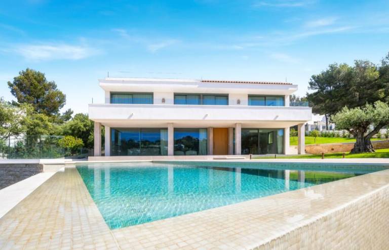 Villa Familiar con Jard&iacute;n Privado y Barbacoa