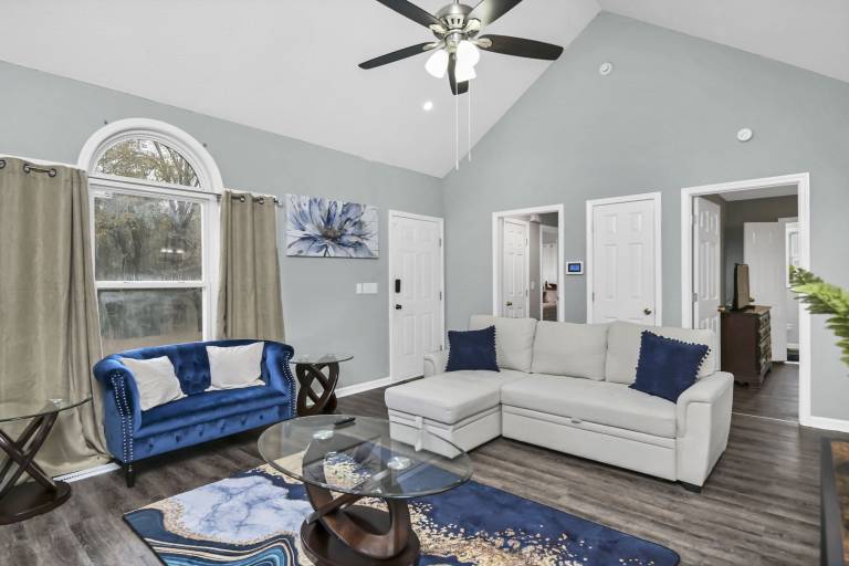 House  Midtown - Downtown