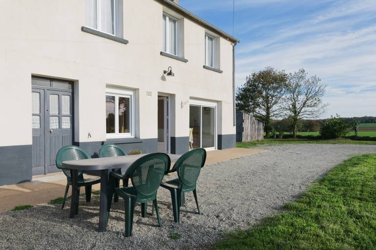 Holiday Home “La Clairière de Merlin” with Private Terrace, Garden & Wi-Fi — photo 2