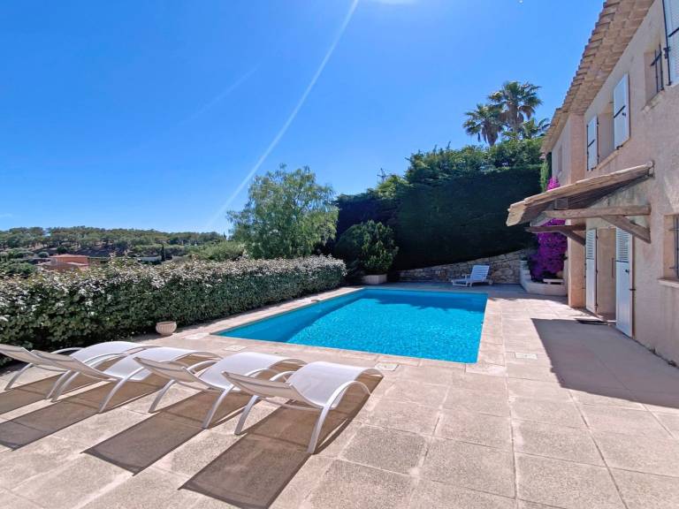Vacation home with yard, terrace & BBQ — photo 4