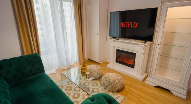 Apartment with hot tub & terrace in Bucharest