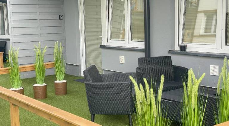 Apartment with patio — photo 5