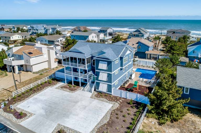 Vacation home with private pool, jacuzzi & barbeque — photo 2