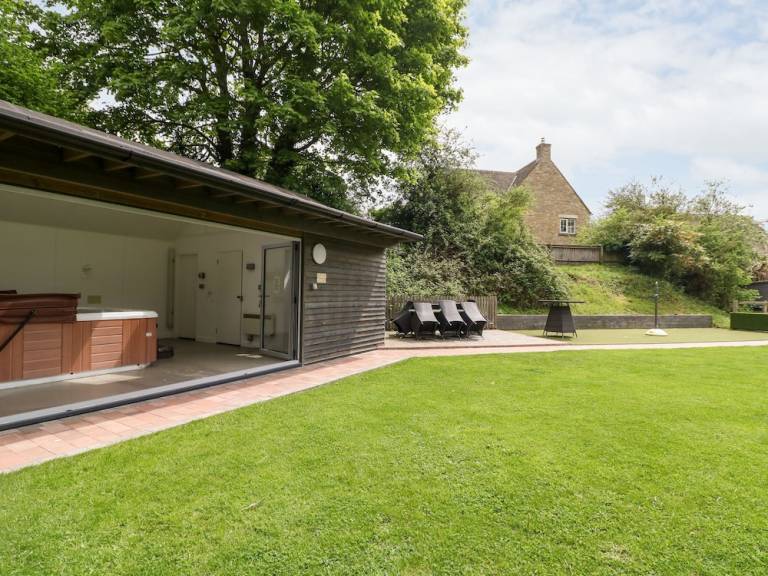 House Witney