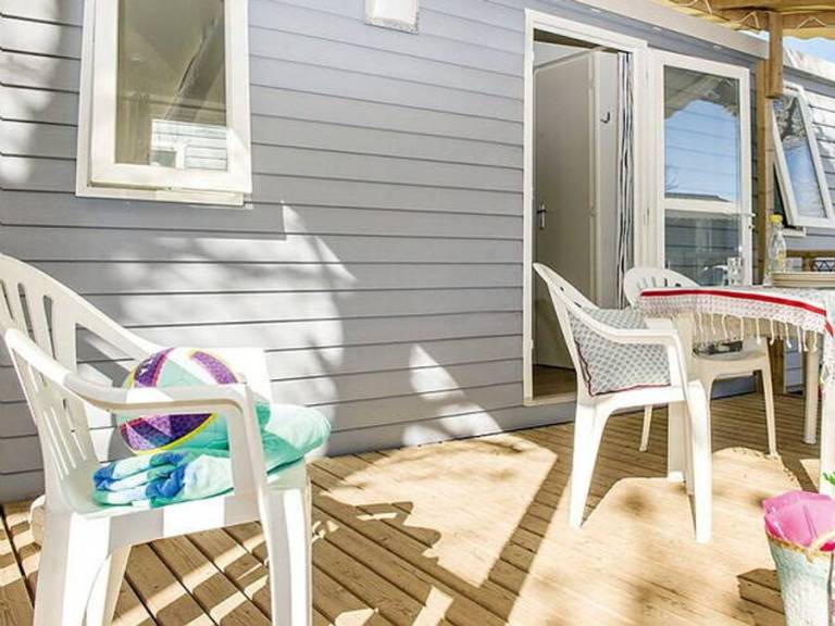 Child-friendly nice mobile home with pool & patio | Pet-friendly — photo 5