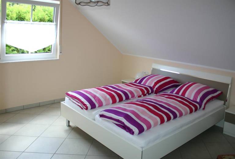 Holiday apartment with patio & yard — photo 4