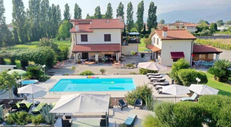 Vacation home with grill, private pool & garden in Camaiore