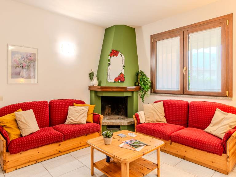 Fully equipped nice apartment with pool, patio & yard | Close to the beach | Dogs allowed — photo 3