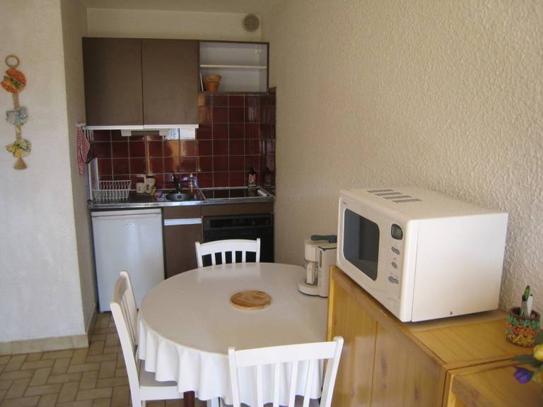 Air-Conditioned Studio with Sleeping Area and 10m² South-Facing Terrace — photo 4
